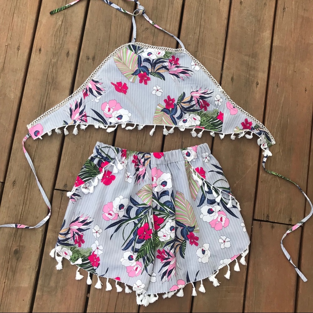 🎈Adorable Floral Short and Halter Set Medium ❤️
